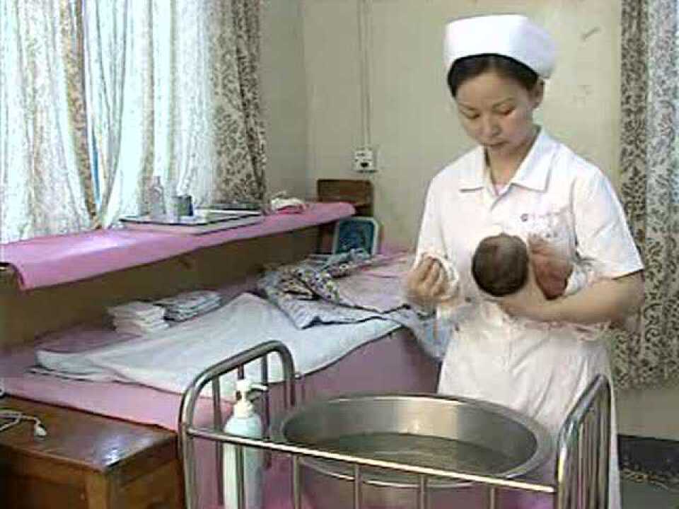 婴儿沐浴法（盆浴法）_高清