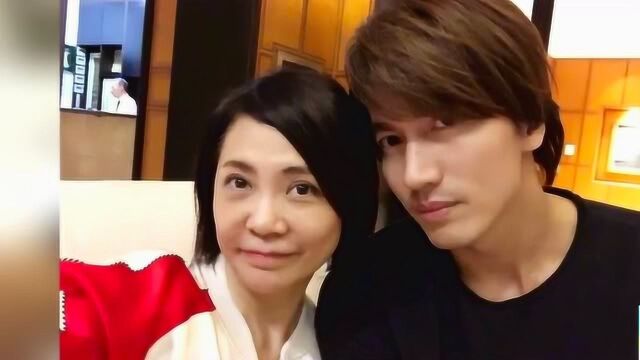 柴智屏晒与"不老男神"言承旭亲密合影!