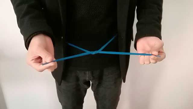 一根绳子竟可以横穿人的身体?魔术教学