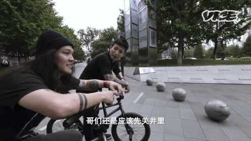 VICE体育西蒙秀：撒野小轮北京街头飙小黄车