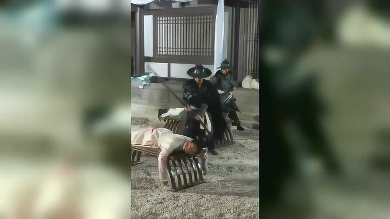 “宫女”们也太拼了，杖责五十大板真打啊_高清