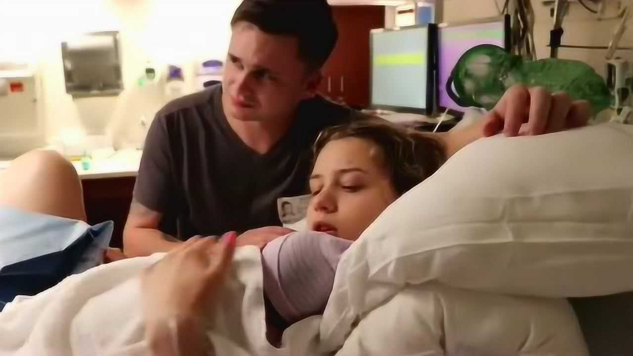 实拍孕妇顺产生孩子全过程一家三口在一起的画面好温馨