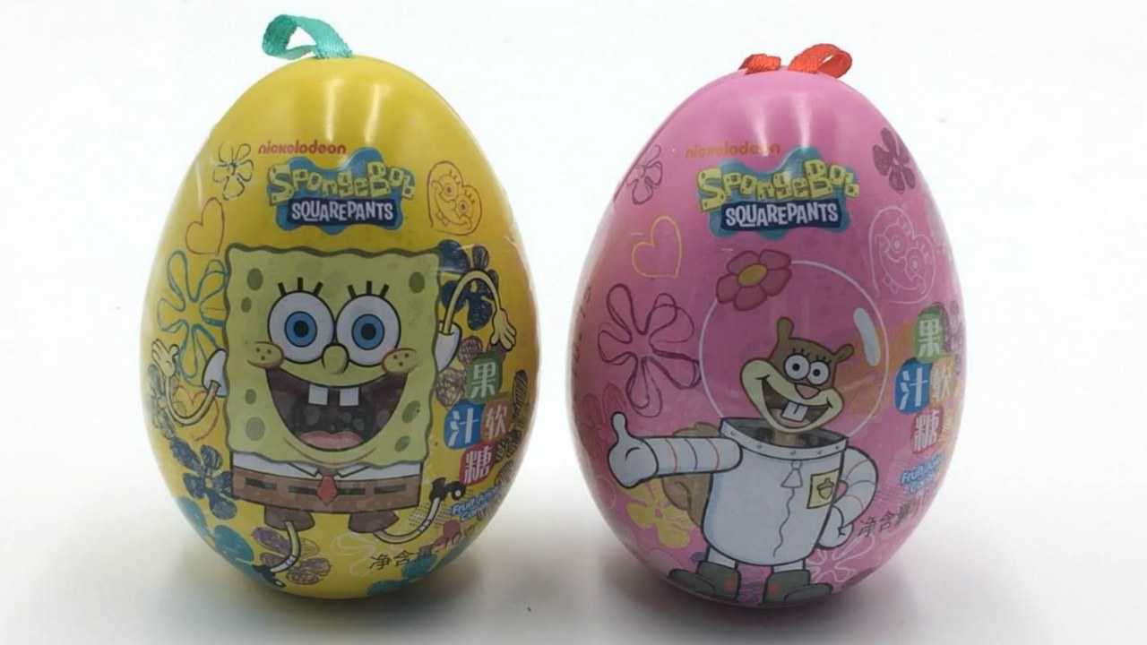 海绵宝宝奇趣蛋拆玩具出现蝙蝠侠飞行器