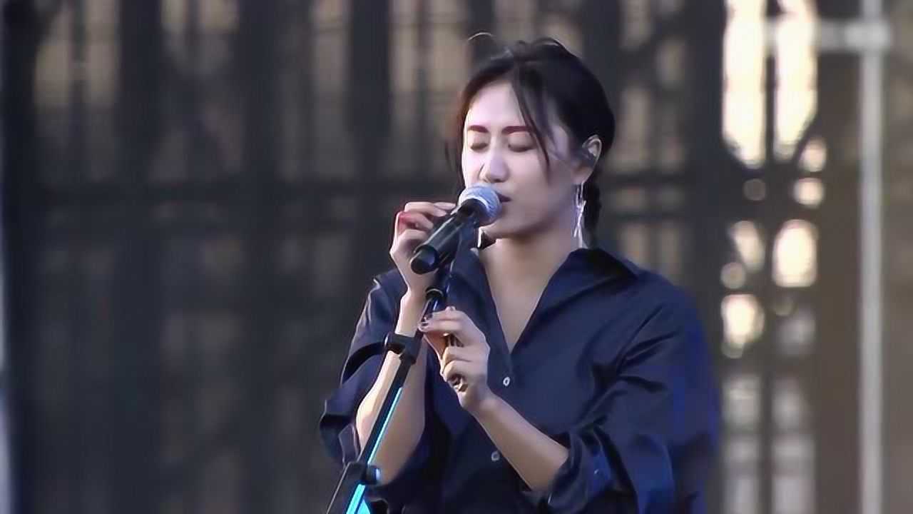 美哭了陈粒光完美现场举手投足女王范儿