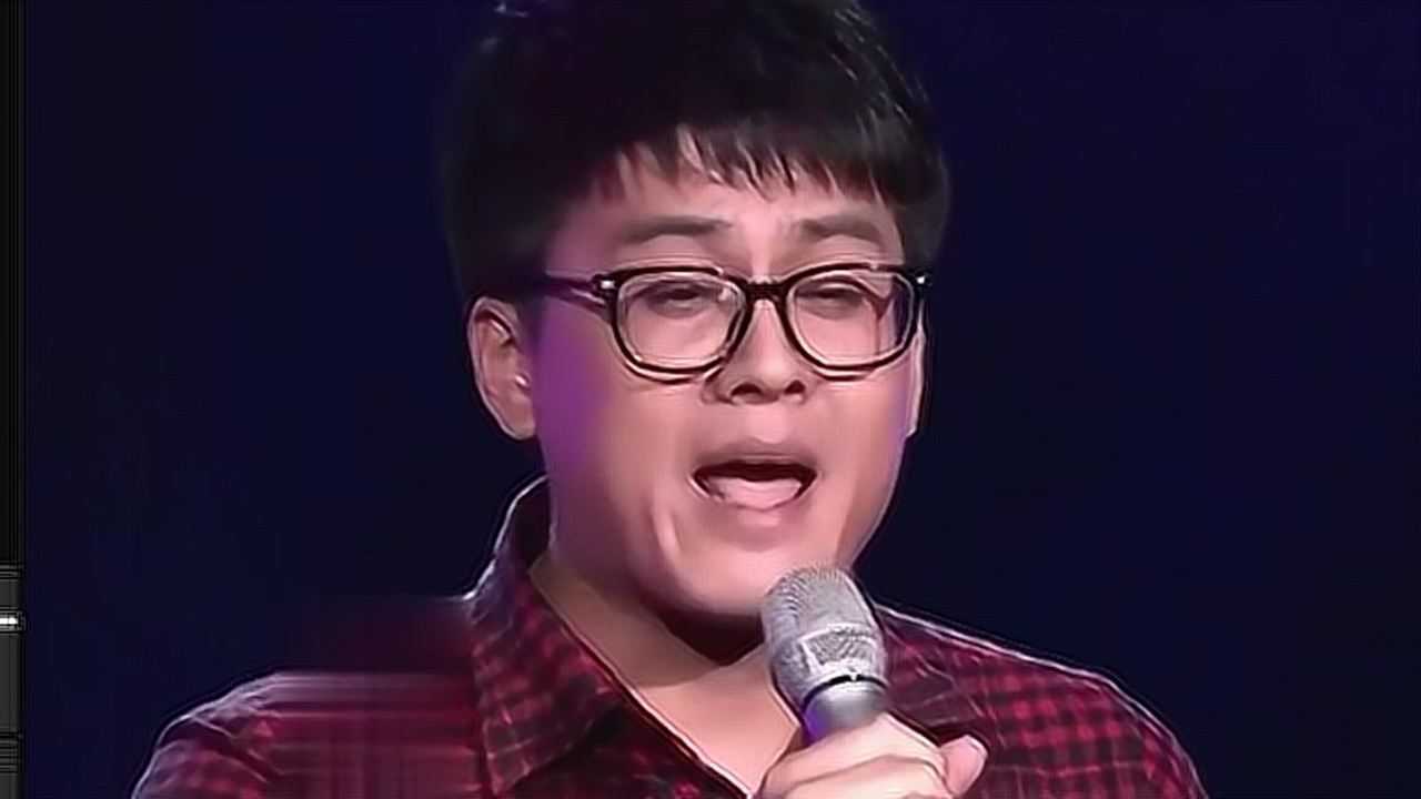 售货员小伙上台反串女声,这首《女儿情》可以跟李玉刚抗衡了!