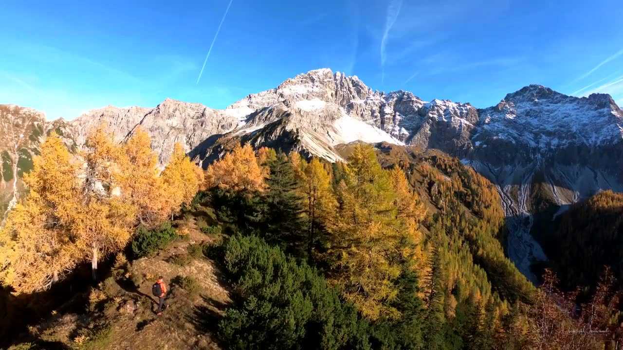 阿爾卑斯山的顏色季節,欣賞變色的山峰,是秋季出遊永恆的主題_騰訊視