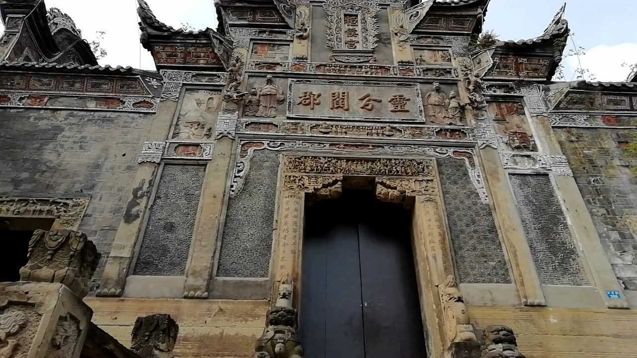精雕细琢的自贡桓侯宫门楼