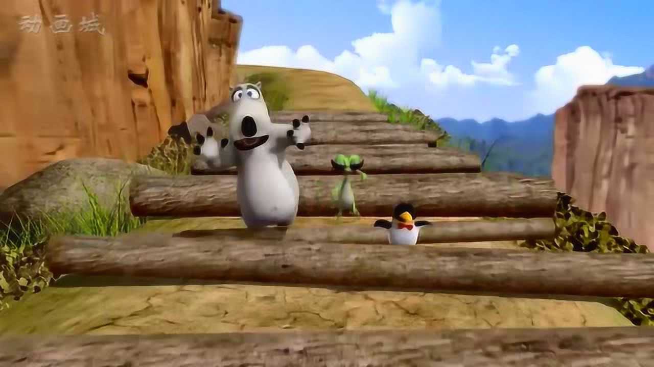 倒霉熊:倒霉熊在和小企鹅比赛跑步