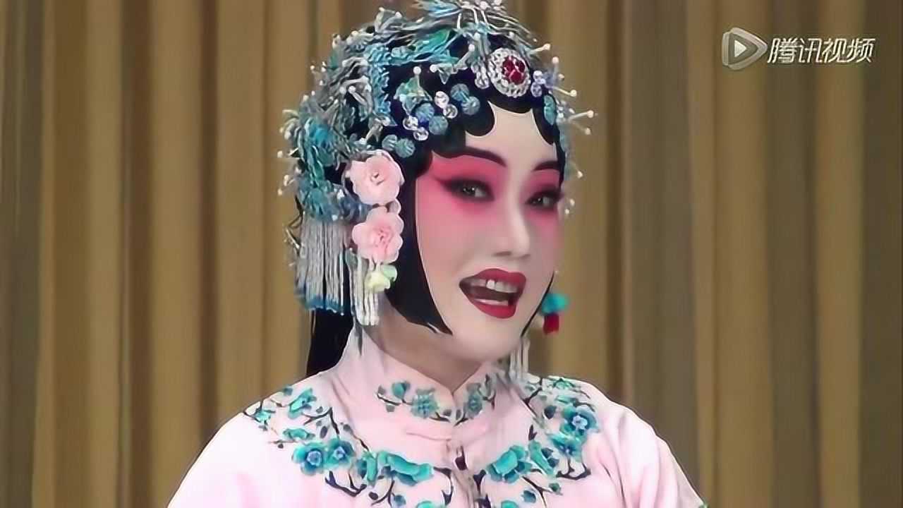 京剧演员刘桂娟炫12万点翠头饰 遭动保人士责骂