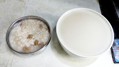 葡萄乾大米稀飯的做法,水裡多加一點東西,綿軟可口還不溢鍋