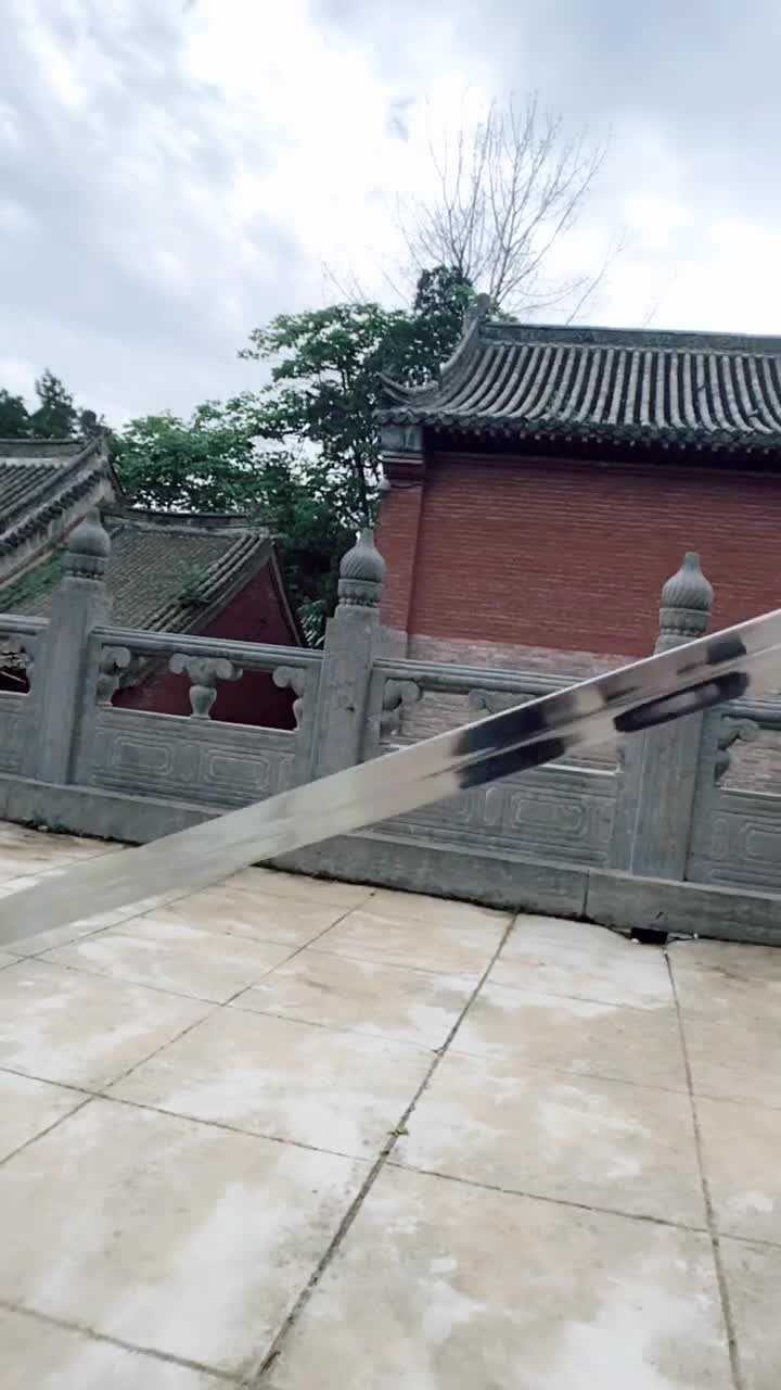 竹杖芒鞋轻胜马持剑行天下