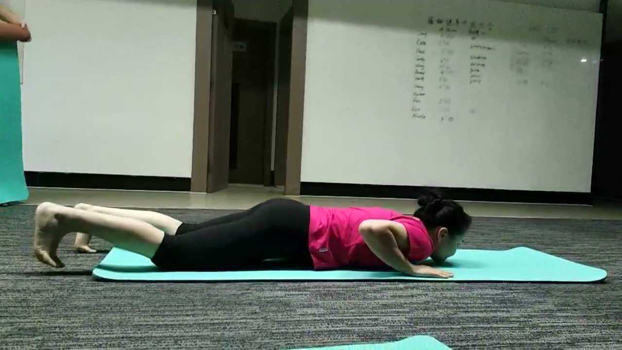 毛毛虫式——瑜伽