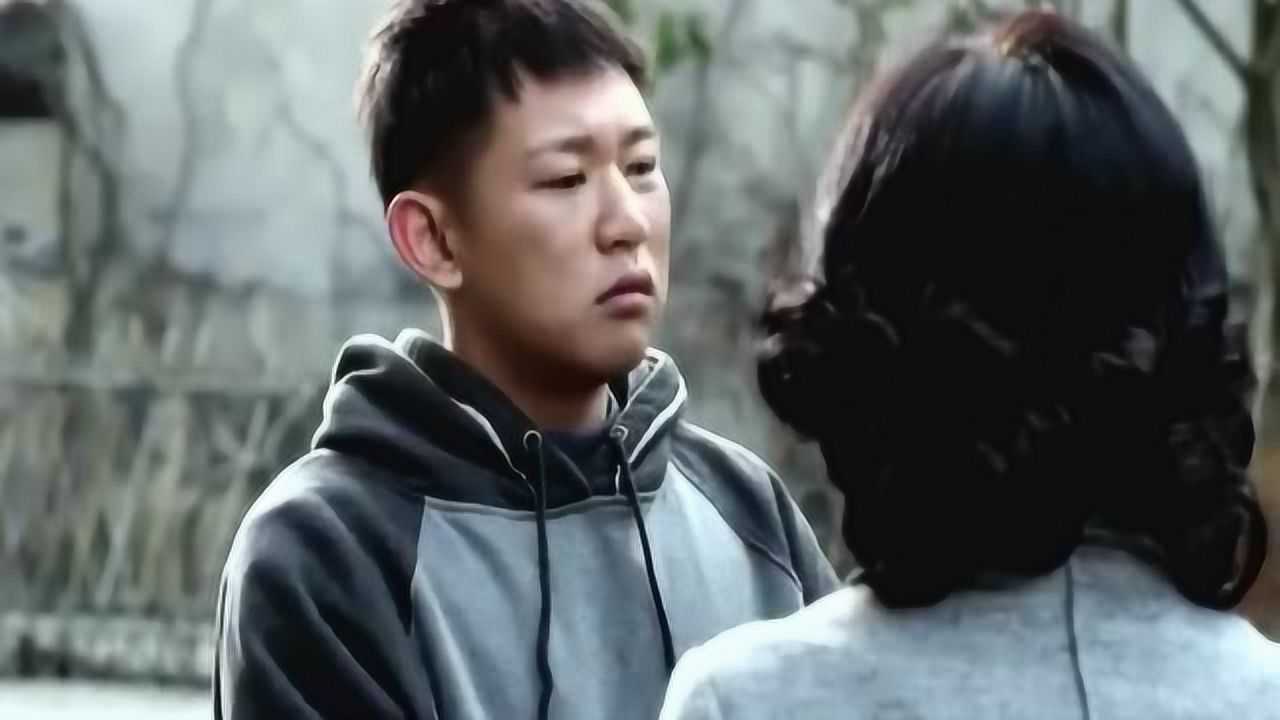 搭错车狠心的父把傻儿子饿了三天自己却在外面瞎混