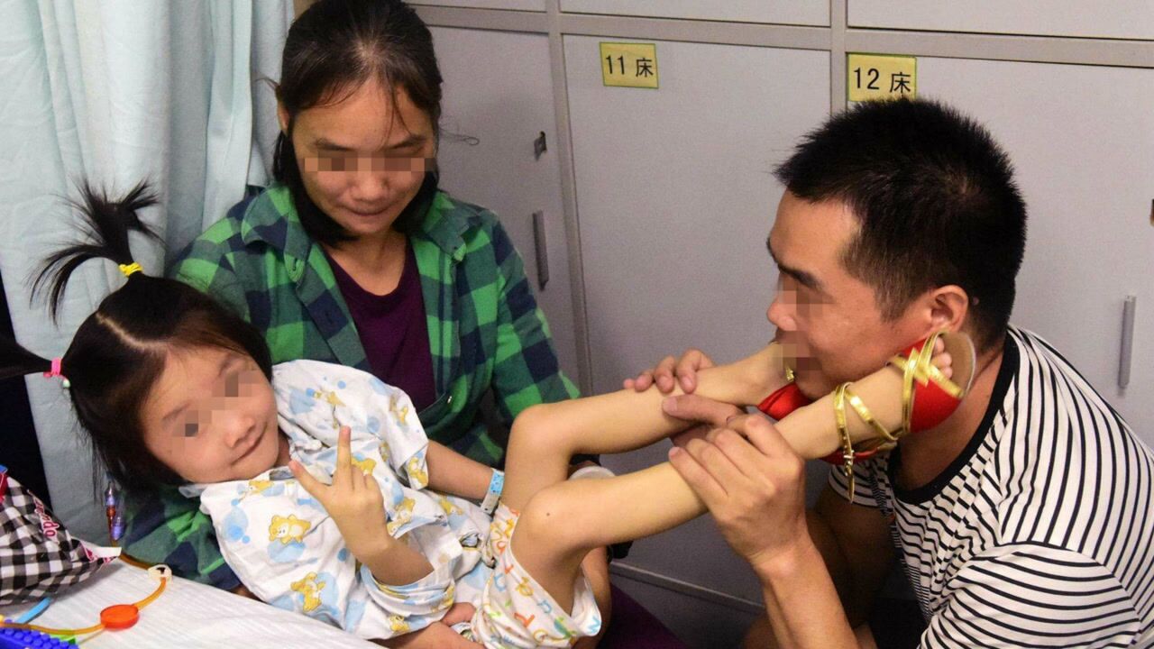 7岁女孩来月经？医生检查后却告诉妈妈，养了7年的女儿实为男儿身_腾讯视频