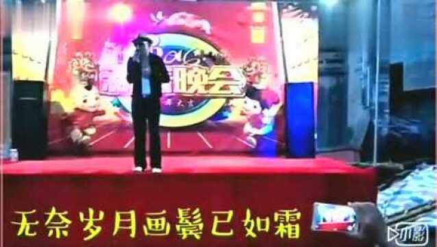 韦文学“网络乞丐歌手”舞台上翻唱《走天涯》不差于中国好声音,好听