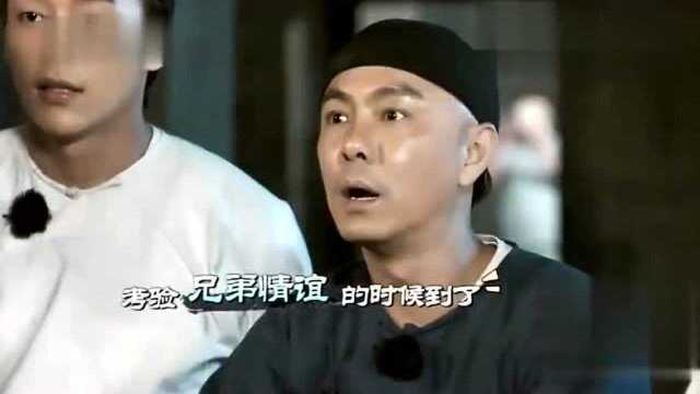 宋小宝被张国立夸奖于晓彤背掌柜打小宝笑的开心