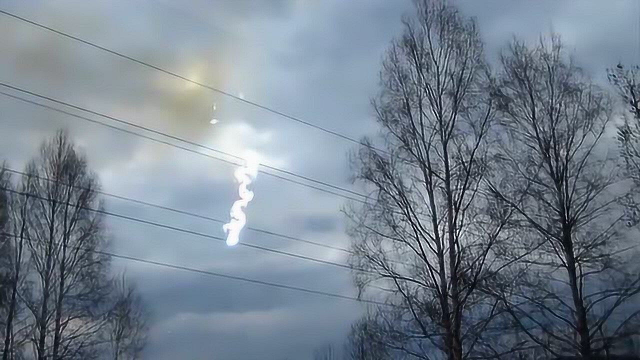 110kv高压线短路呼呼呼的响电弧几米长场面壮观