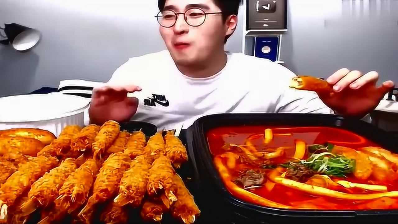 大牛哥这吃货吃12厘米油炸虾真过瘾