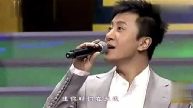 毛宁、李健深情演唱经典歌曲《传奇》