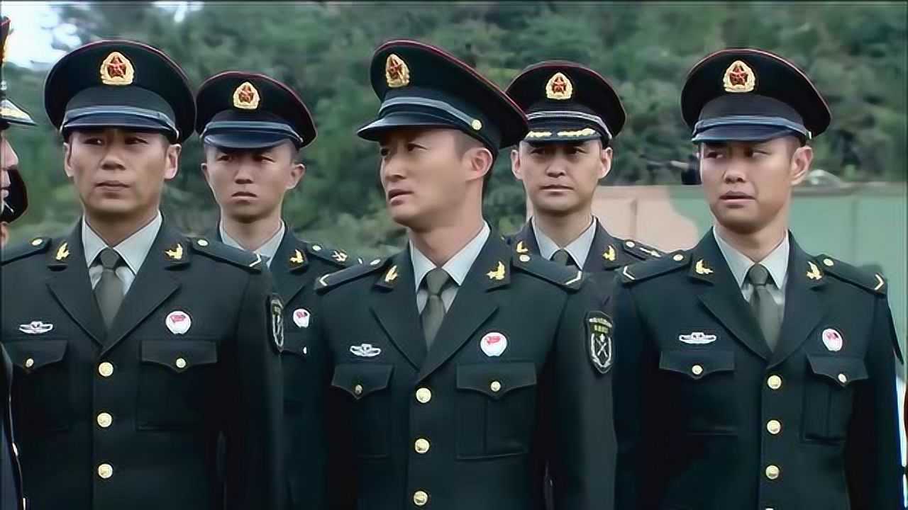 我是特种兵之利刃出鞘,何晨光眼尖,发现敌人踪迹