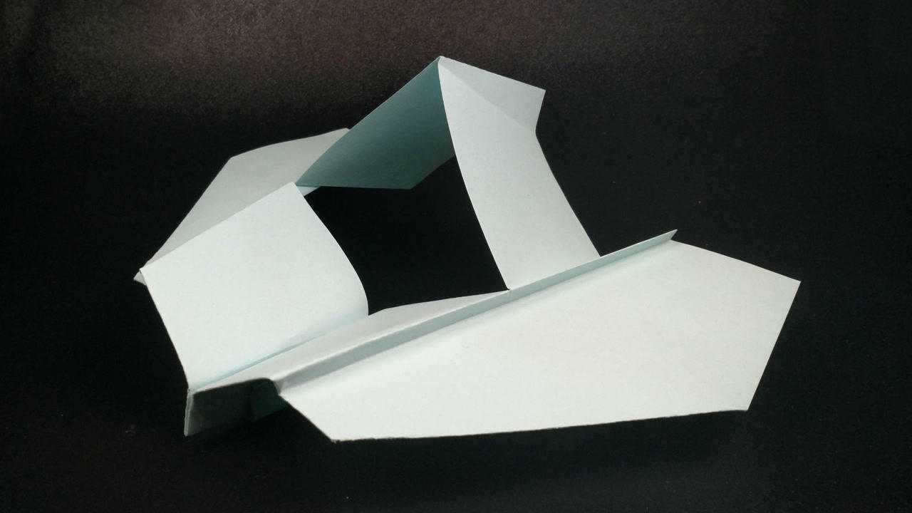 回旋飞机正方形纸图片