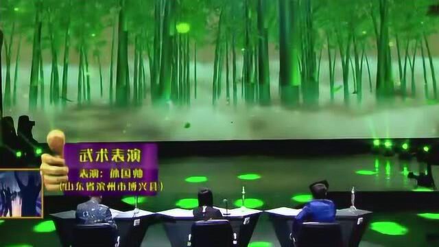 《武术表演》表演者孙国帅,这样的对战真的很精彩,现场很逼真