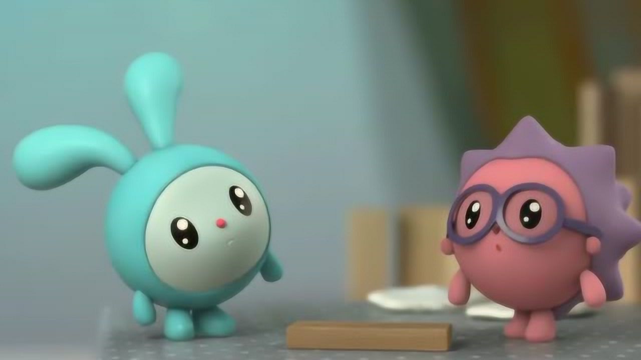 瑞奇宝宝跳跳想跳到船上去结果掉进了水里