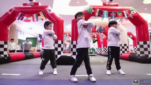 看三位小朋友跳TFboys《街舞少年 》少儿街舞班作品