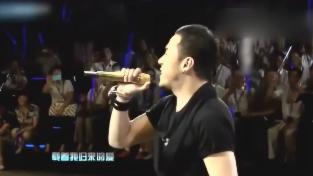 杨坤现场演唱《站台》我的心在等待节奏感太震撼了