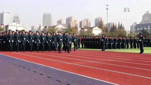 空军勤务学院的阅兵仪式,步伐整齐划一,这场面太震撼了!