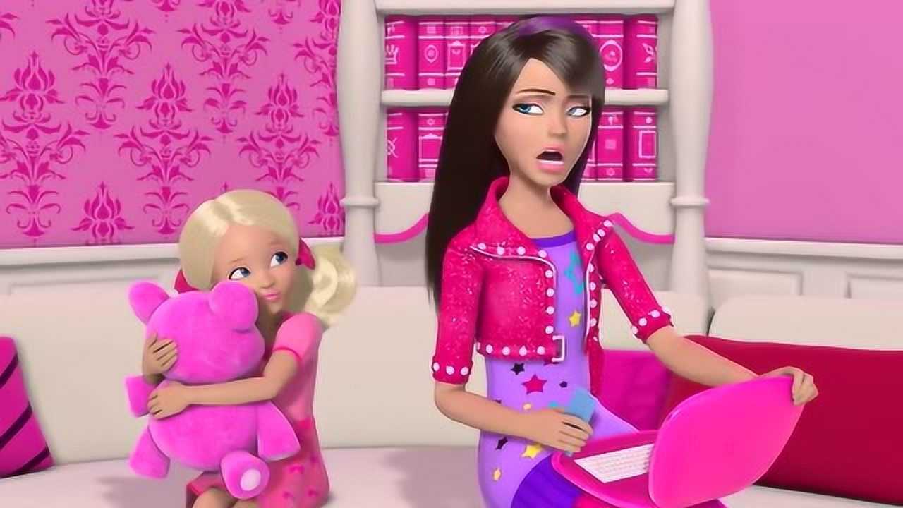 《芭比之梦想豪宅》思佩的笔记本是粉红色的,挺漂亮的啊