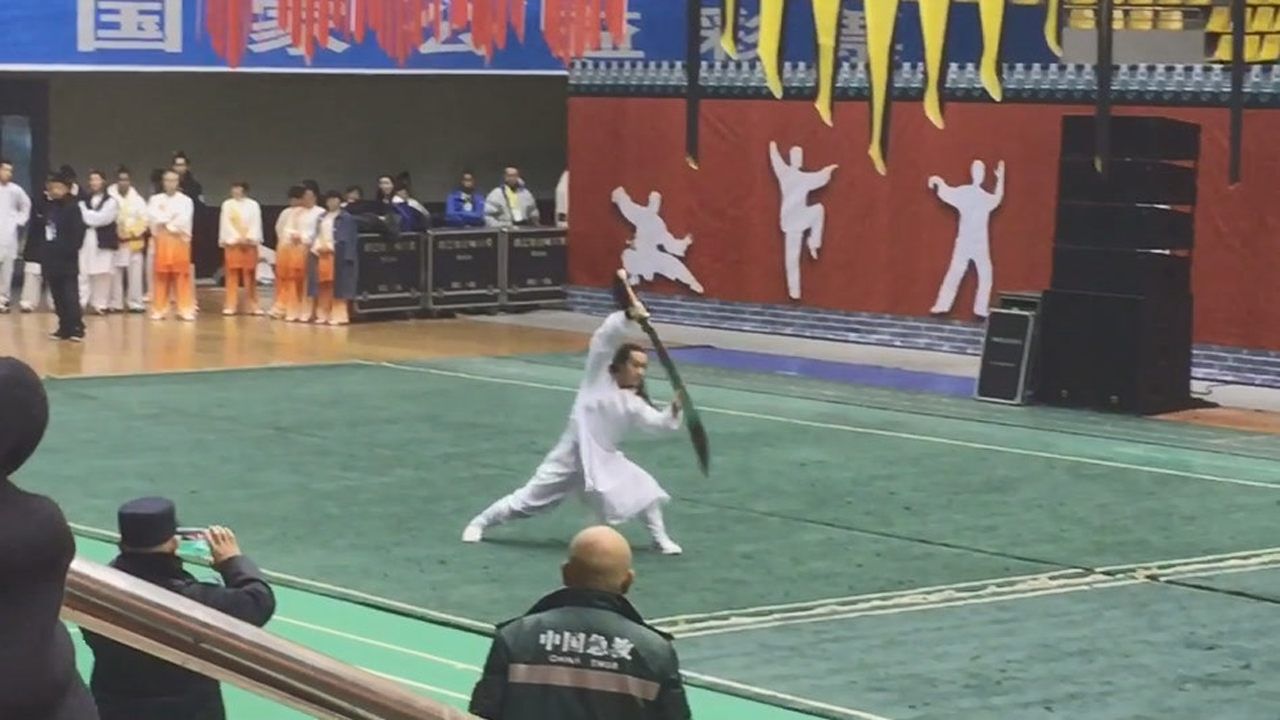 八卦刀比赛冠军，赢得现场掌声一片，首届武当武术展演比赛，凌云_腾讯视频