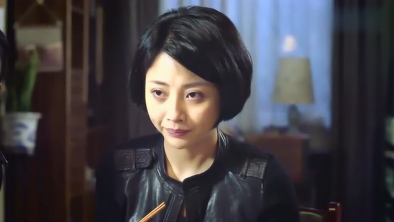 美女为了证明自己的清白没有偷东西，当众解开衣服，这也太拼了！_高清1080P在线观看平台_腾讯视频