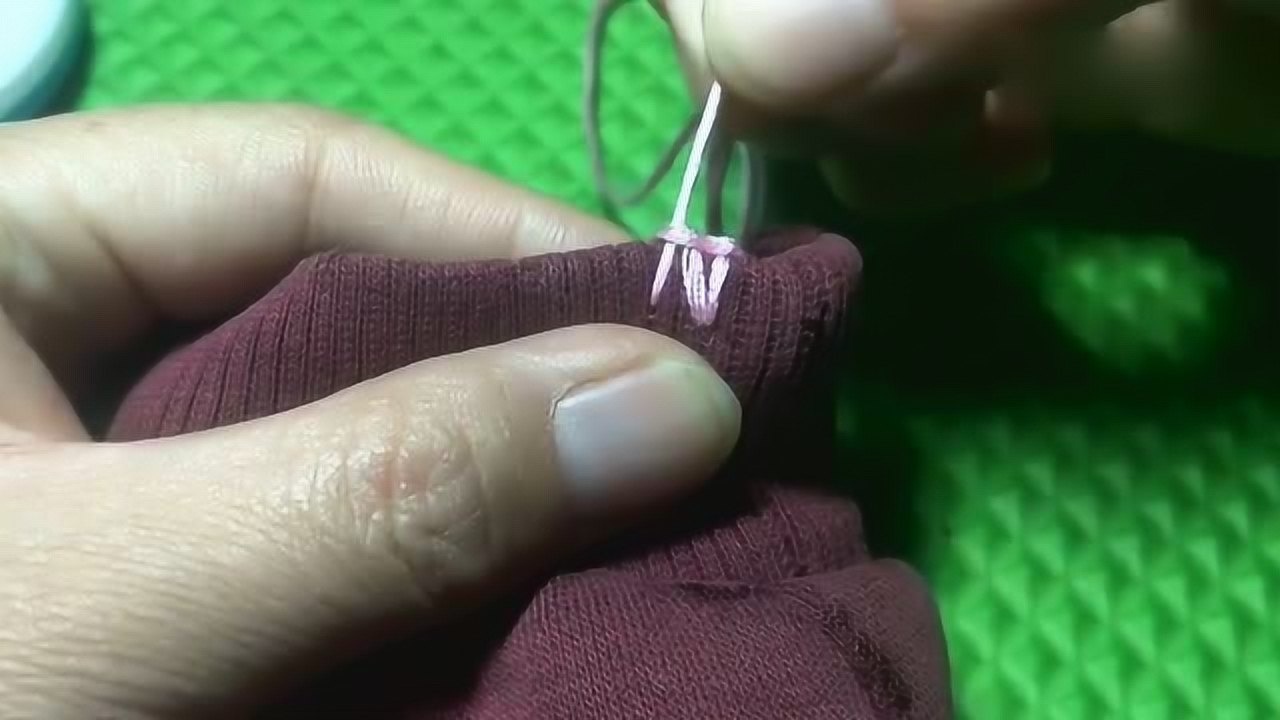 袖口毛边怎么办,教你用手工锁边针法,破损袖口变新衣_腾讯视频