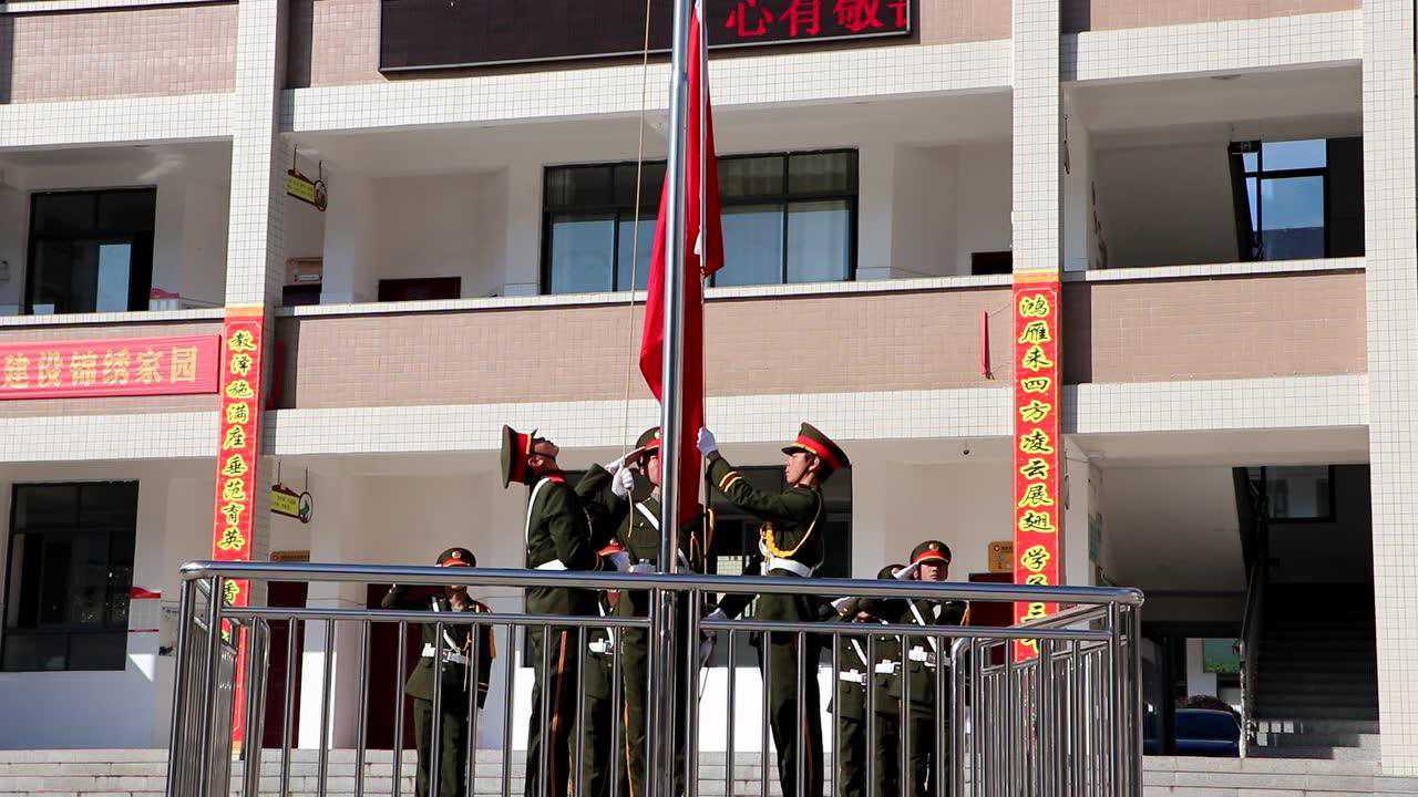 浏阳市岩前中学国旗班风采