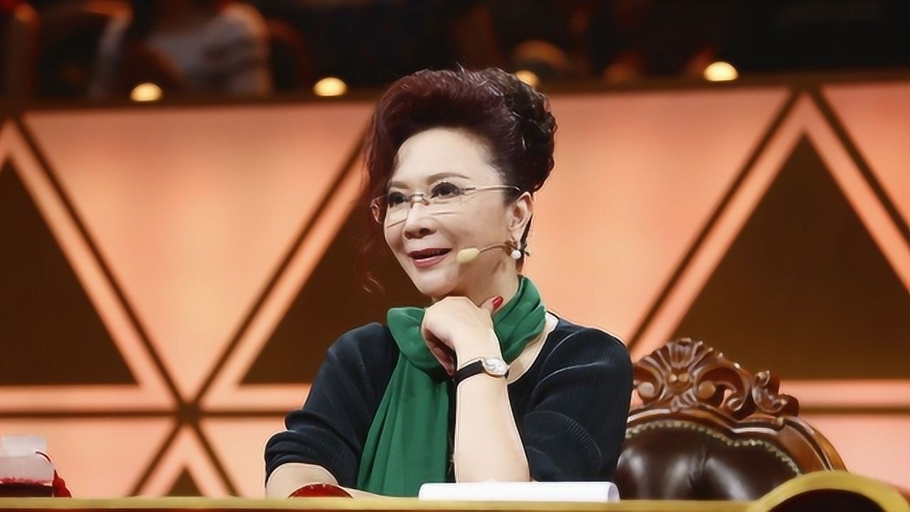 蔡明毒舌系列蔡明被院长委托照顾失忆老人额感觉好怪啊