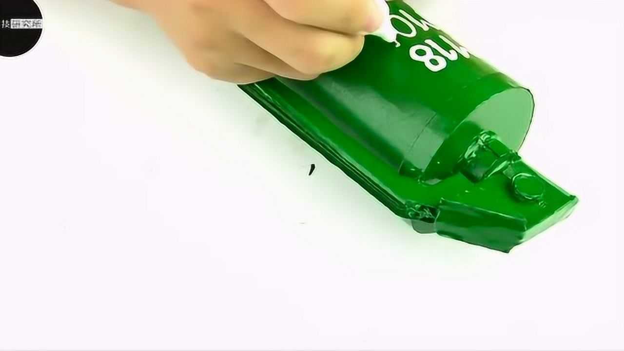 手工达人教你纸板制作吃鸡游戏烟雾弹,跟游戏里的一模一样