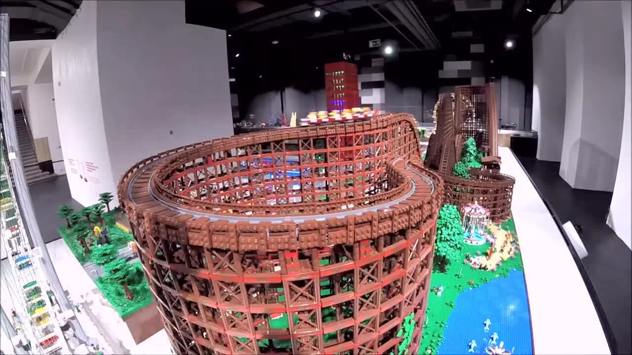 26公尺长乐高积木制作的过山车&游乐园场景2
