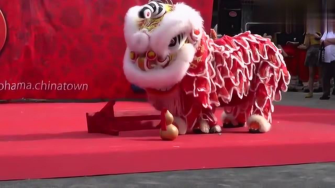 舞狮习俗表演:性格多疑,玩耍时的乐趣,神态表现的非常精彩_高清1080P在线观看平台_腾讯视频