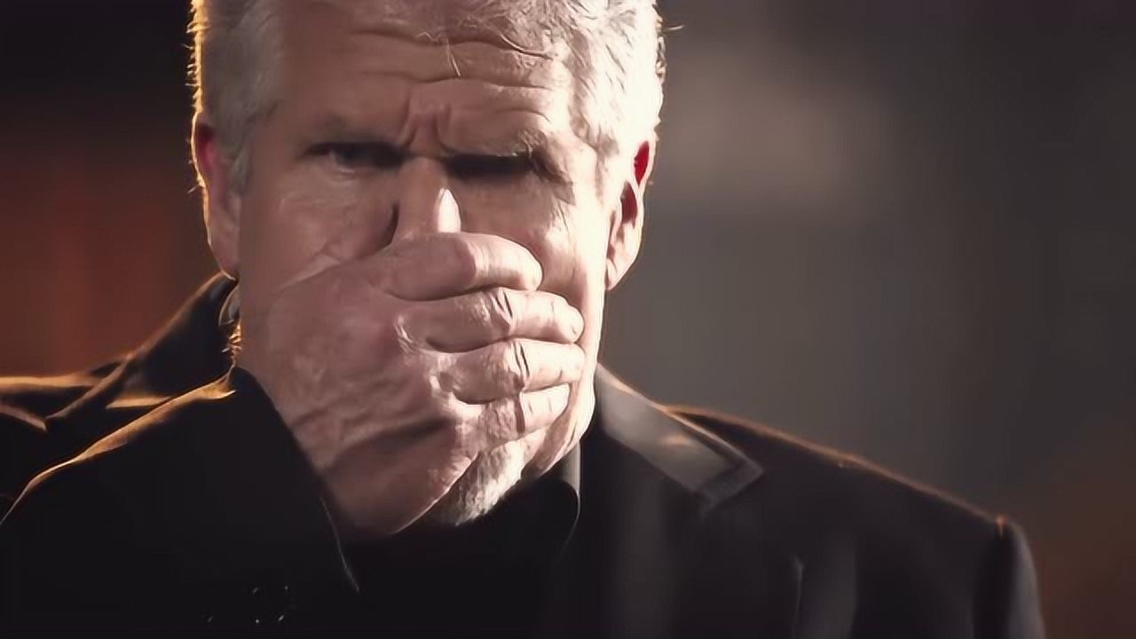 轰天抢救:他们看到了什么忍不住捂住嘴,他们带着男子上楼_电影_高清