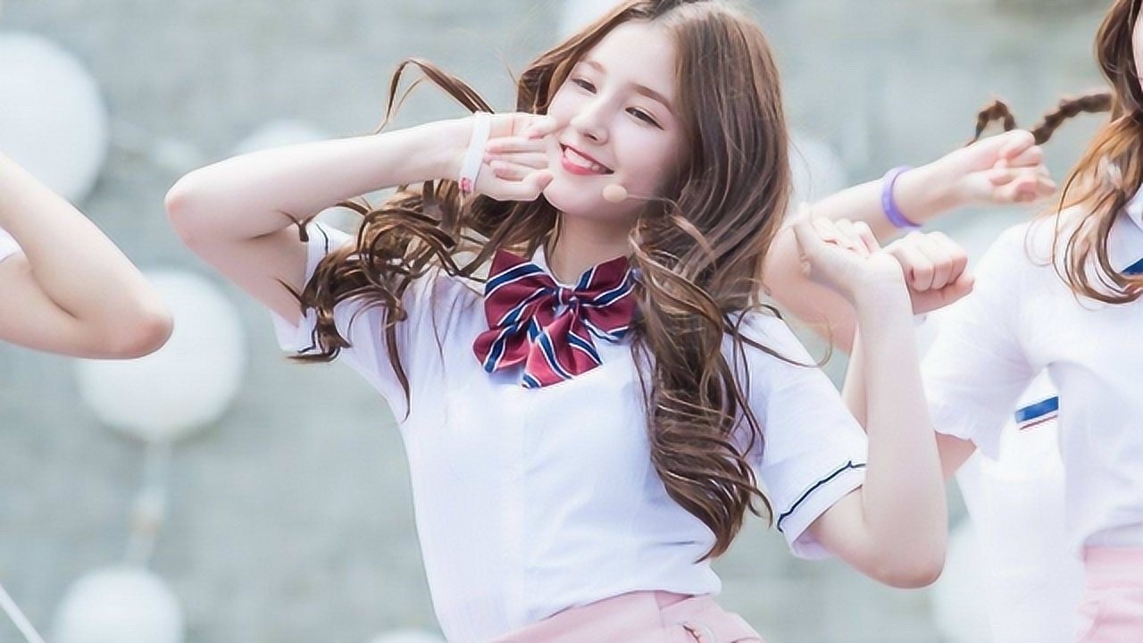 momoland李承利nancy唱跳bboombboom颜值超高