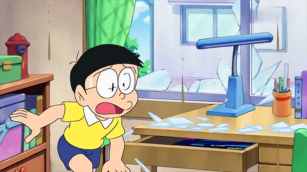 哆啦a梦:站在房顶唱歌震得大雄家房子像地震连玻璃都碎了