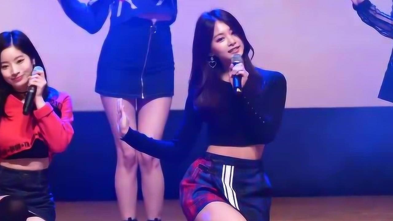 看周子瑜的舞台演出是一种享受跳舞好有活力自觉陷入她的魅力