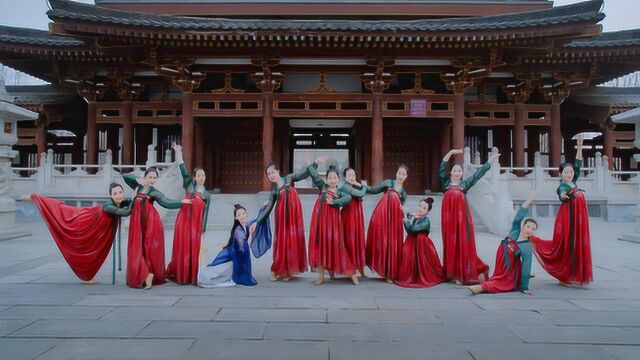 中国舞《桃花渡》半醒半醉日复日,花落花开年复年