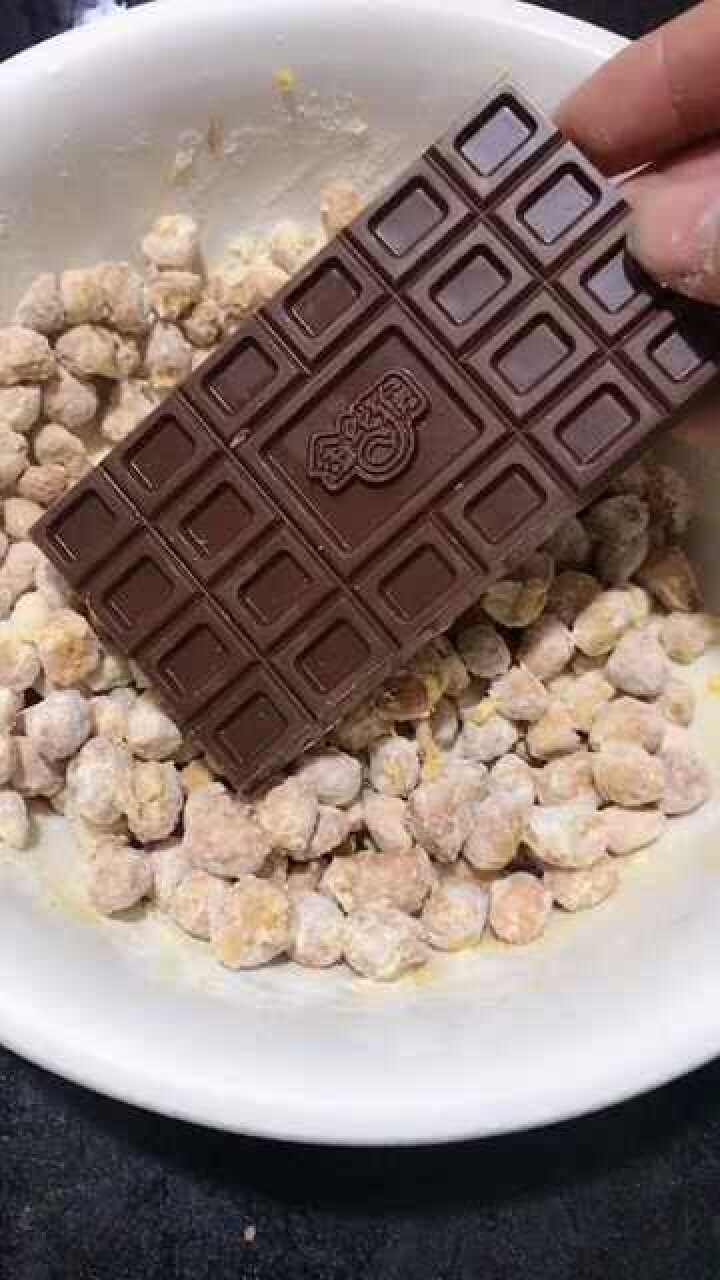 巧克力花生米香甜嘎嘣脆味道好极了