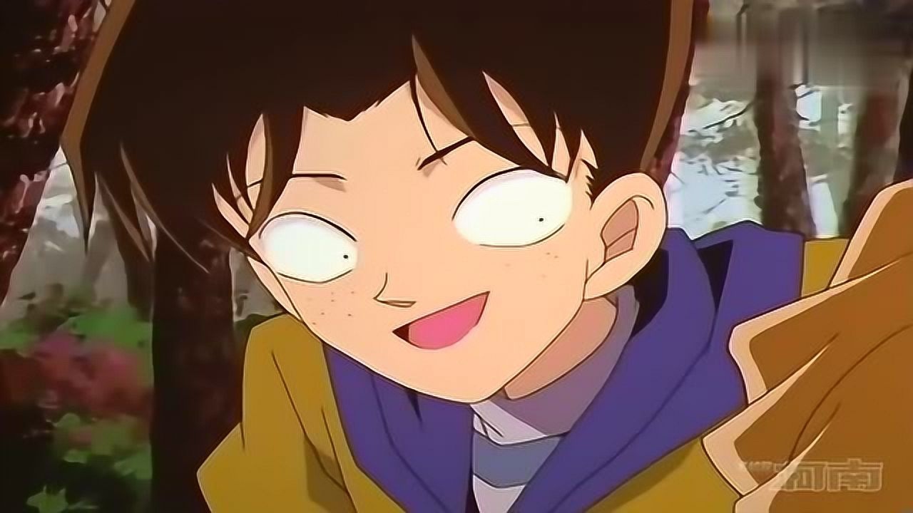 名侦探柯南:灰原的脚受伤了,光彦说他可以给灰原做紧急包扎