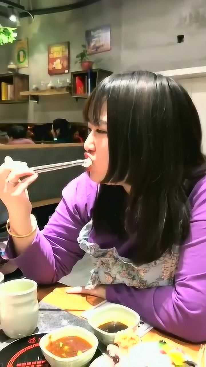 大胃王红雨老师:三个大胃王齐聚烤肉海鲜自助店?老板一定要挺住!