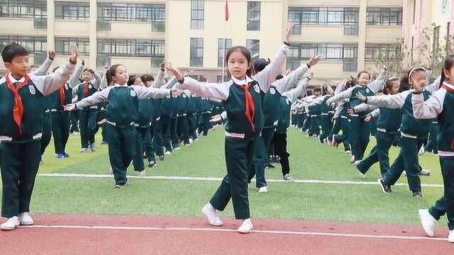 我们不一样!千名小学生跳戏曲广播操 ,云手打拱超有范儿