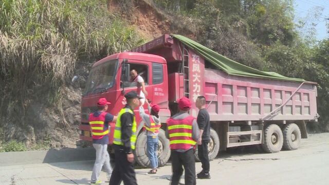 岩山:设立交通安全劝导站 提升农村道路安全管控力度