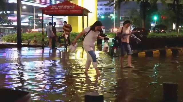 昨夜暴雨来袭 佛山各地水浸严重